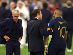 Macron, Dünya Kupası’nı Kaybeden Fransız Oyuncuları Teselli Etti