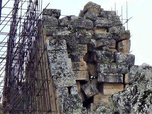 Hierapolis’teki Hamam Bazilikası Yıkılma Tehlikesiyle Karşı Karşıya Kaldı