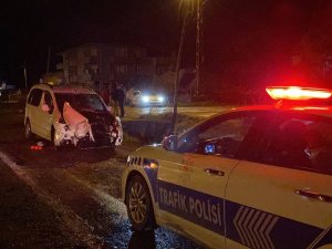 Hafif Ticari Araç Patpata Çarptı: 4 Yaralı