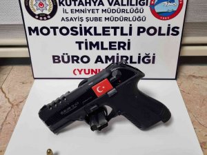 Polis, Kaçan 3 Kişinin Yere Attıkları Ruhsatsız Tabanca Ele Geçirdi