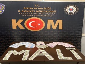Antalya’da Sahte Para İle Esnafı Dolandıran 5 Şüpheli Yakalandı