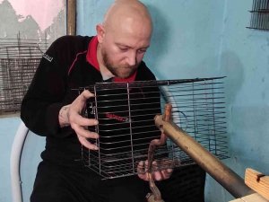 Abi Kardeş 70 Metre Kare Atölyede Türkiye’nin Kafes İhtiyacını Karşılıyor