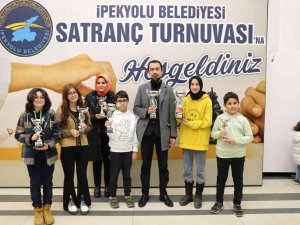 İ̇pekyolu’nda Satranç Turnuvasının Kazananları Belli Oldu