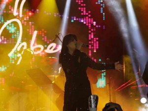 Sanatçı Merve Özbey, Dörtyol’da Konser Verdi