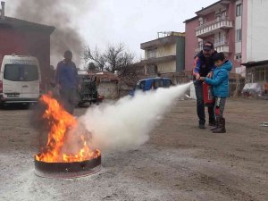 Afad Görevlileri, Vatandaşları ’Afet’ Olaylarına Karşı Bilinçlendiriyor