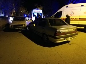 İ̇ki Otomobil Çarpıştı: 3 Yaralı