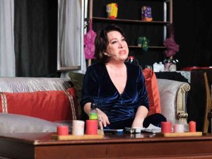 “Plastik Aşklar” Tarihi Kervansaray’da Sahnelendi