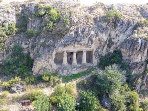 Sinop’un Saklı Tarihi Mekanı: Boyabat Kaya Mezarları