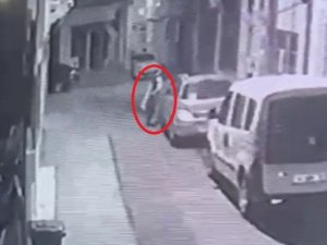 Bıçakla Araçların Lastiklerini Patlattı, O Anlar Kameralarda