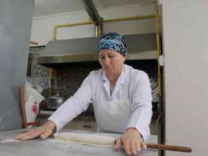 Çalışarak Biriktirdiği Parasıyla Açtığı Dükkânında Kadınlara İstihdam Sağlıyor