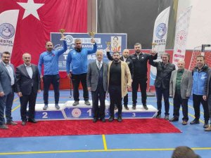 Bursa’da Geleneksel Reşit Karabacak Serbest Güreş Turnuvası Yapıldı