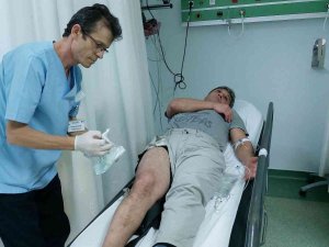 Evinden Çıkarken Silahlı Saldırıda Yaralandı