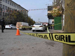 Sokak Ortasında Silahlı Saldırıya Uğrayan Kişi Hayatını Kaybetti