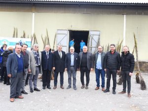 Akhisarlı Üreticiye Fidan Desteği