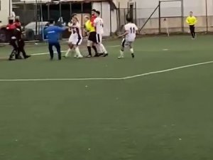 Hakemin Kararlarını Beğenmeyince Saldırdılar