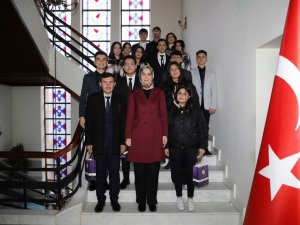 Vali Yiğitbaşı, Gençlerin Kariyer Planlarını Dinledi