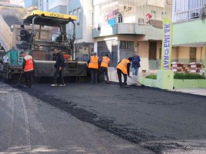 Haliliye’de Yollar Sıcak Asfalt Ve Parke Çalışmalarıyla Yenileniyor