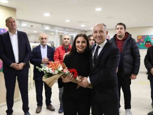 ‘De Rien’ Resim Sergisi Kartal Belediyesi’nde Açıldı