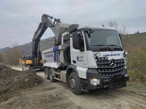 Başkan Sandıkçı: “İ̇lçemizin Yollarını İlmek İlmek İşliyoruz”