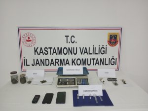 Jandarmanın Durdurduğu Araçta Uyuşturucu Ele Geçirildi: 1 Gözaltı