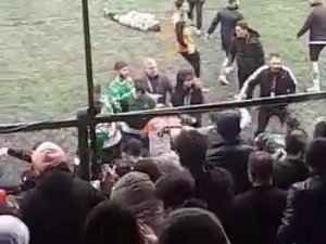 Amatör Ligde Yumruklar Havada Uçuştu