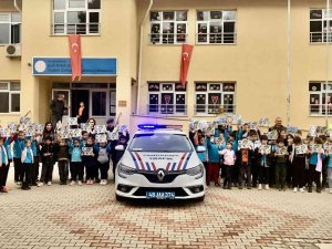 Jandarmadan Miniklere Trafik Kuralları Eğitimi