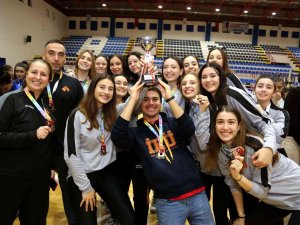 Adü, Voleybol Turnuvasında Ödülleri Topladı