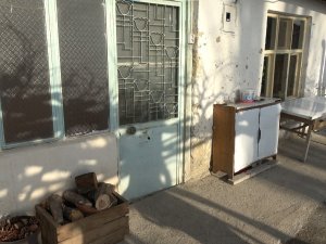 Kapıyı Açınca Kordon Bağı Kesilmemiş Bebekle Karşılaştı
