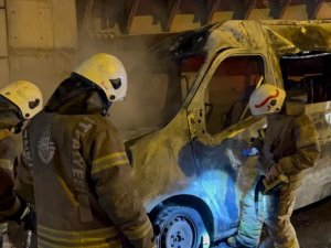 Ataşehir’de Alev Alev Yanan Servis Minibüsü Küle Döndü