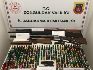 Jandarmanın Baskın Yaptığı Evden Cephanelik Çıktı