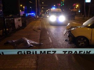 Kontrolden Çıkan Araç Kaldırımda Yürüyenlerin Arasına Daldı: 2 Ölü, 1 Yaralı