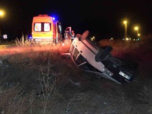 Takla Atan Otomobil Şarampole Devrildi