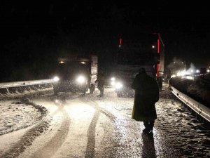 Erzincan’ın Yüksek Rakımlı Geçit Noktalarında Kar, Tipi Etkili Oldu