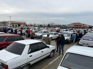 Asgari Ücret Zammı Öncesi Oto Pazarlarında Yoğunluk Yaşanıyor