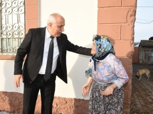 83 Yaşındaki Nedime Nineden Duygulandıran Sözler: "Devletimiz Güçlü Olsun Bize Yeter"