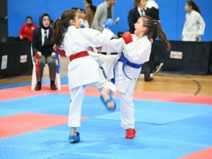 Genç Karateciler 45 Madalya Topladı