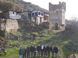 Arpaz Kalesi Ve Beyler Konağı Restore Edilecek