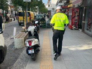 Datça’da Trafik Ekipleri Engelleri Kaldırıyor