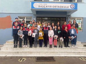 Jandarma Ekipleri Köşklü Öğrencileri Bilgilendirdi