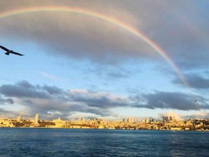 İ̇stanbul Boğazında Ortaya Çıkan Gökkuşağı Masalsı Görüntüler Oluşturdu