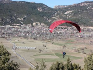 Paraşüt Tutkunları Çameli Semalarını Renklendirdi