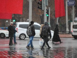 Kayseri’ye Mevsimin İlk Karı Yağdı