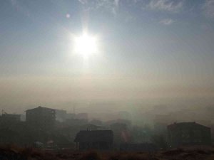 Yüksekova’da Yoğun Sis: Görüş Mesafesi 10 Metreye Kadar Düştü