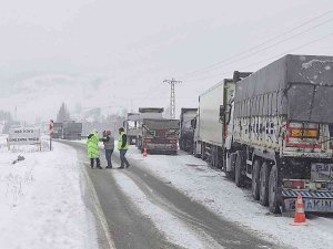 Kar Ve Tipinin Etkili Olduğu Kop Dağı Güzergahı Ağır Tonajlı Araçlara Kapatıldı