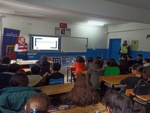 Jandarma, Öğrenci Ve Öğretmenleri Siber Suçlara Karşı Bilgilendirdi