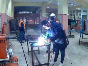 Çırak Olarak Başladıkları Mesleklerinde Usta Öğretici Belgesi İçin Ter Döktüler