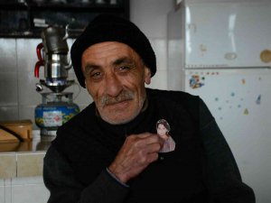 28 Yıldır Eşinin Fotoğrafını Cüzdanında Taşıyor