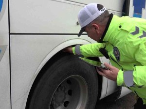 Şehirlerarası Otobüs Terminalinde Kış Lastiği Denetimi