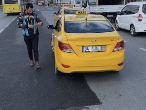 Fatih’te Taksiciden Kurallara Uymayan Meslektaşlarına Tepki