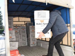 İ̇znik Belediyesi’nden Miniklere Kışlık Hediye